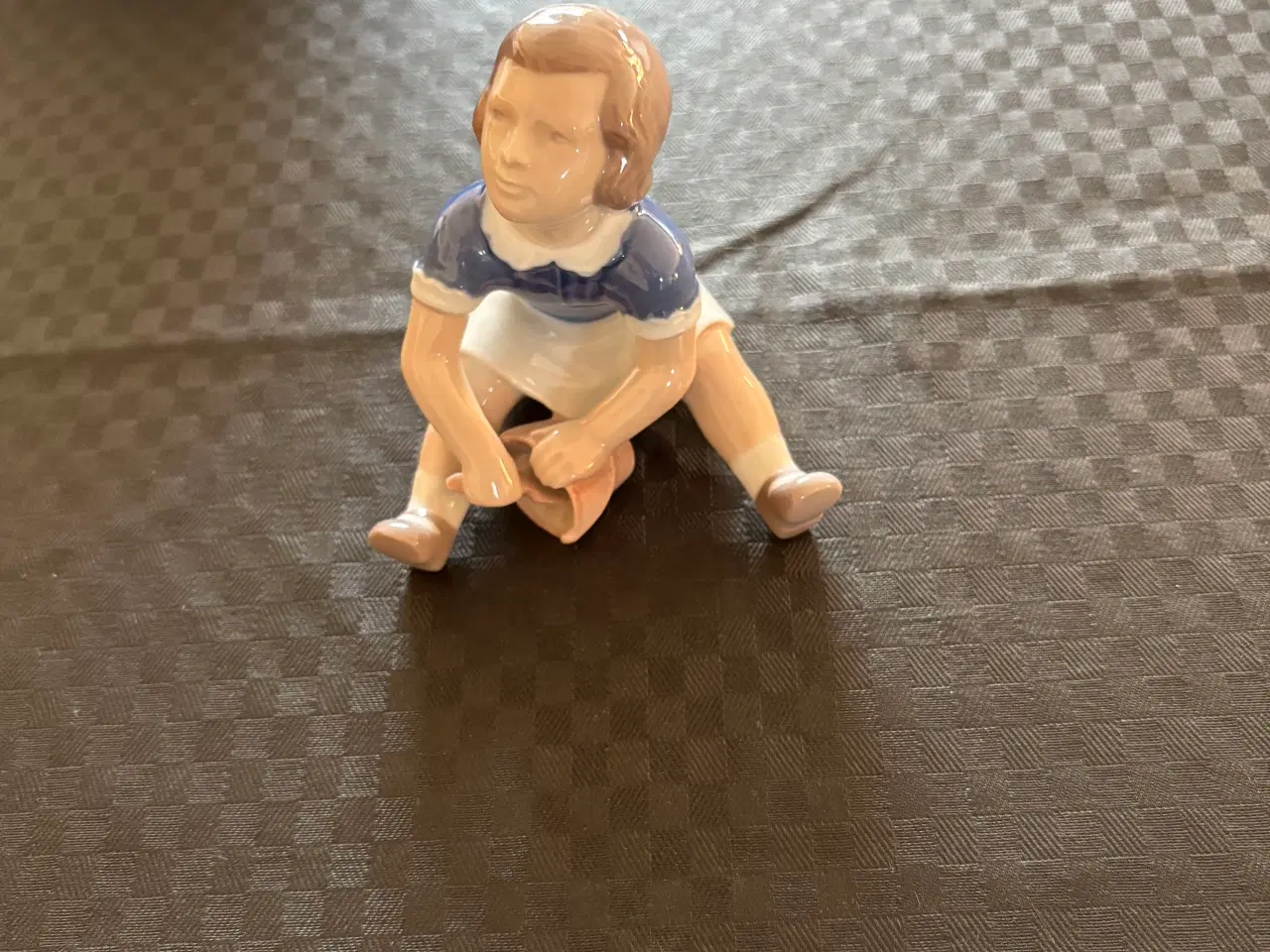 Billede 5 - B&G figur af pige med spand