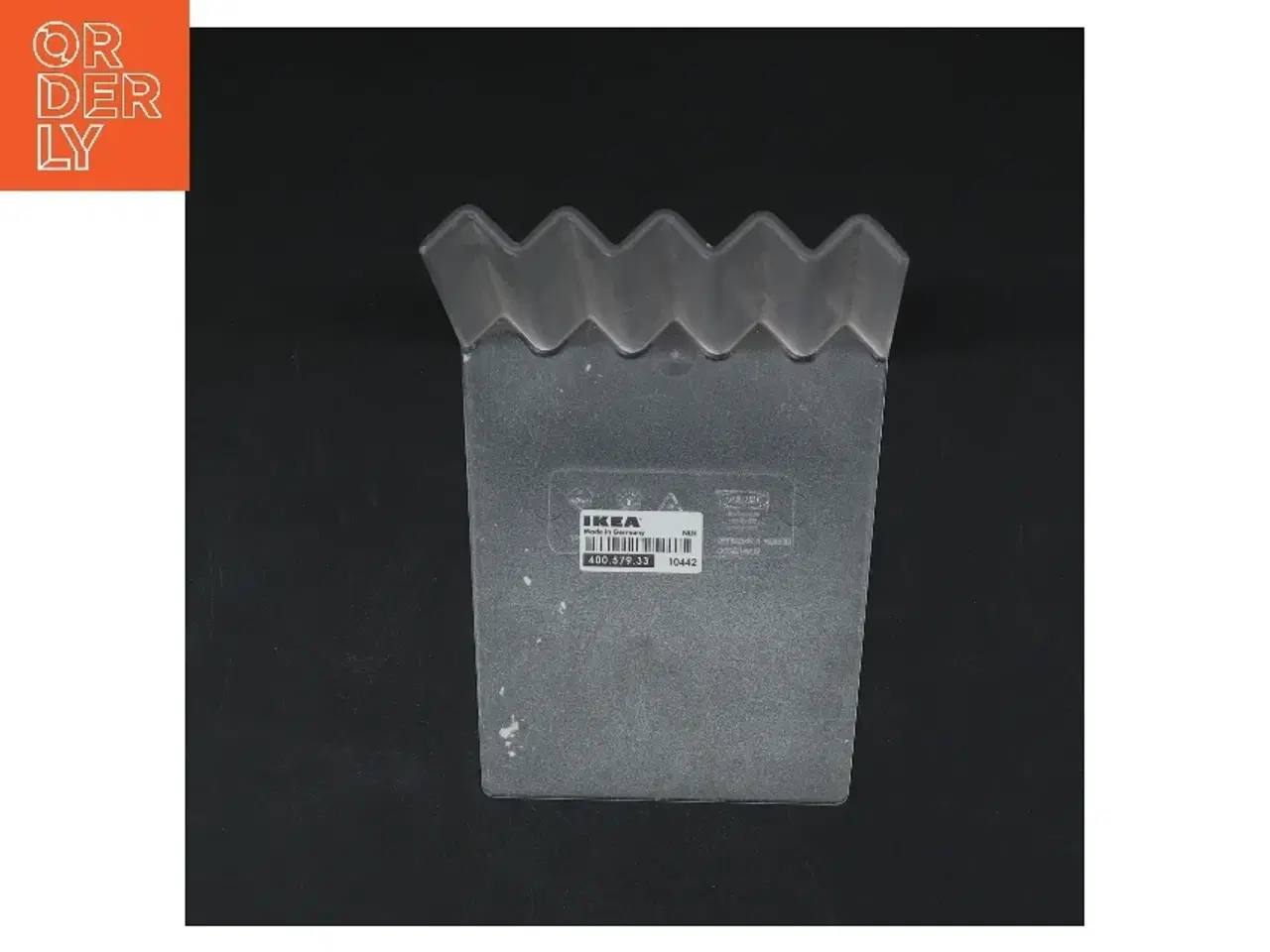 Billede 2 - Klar bogstøtte fra IKEA (str. 12x10,5 cm)