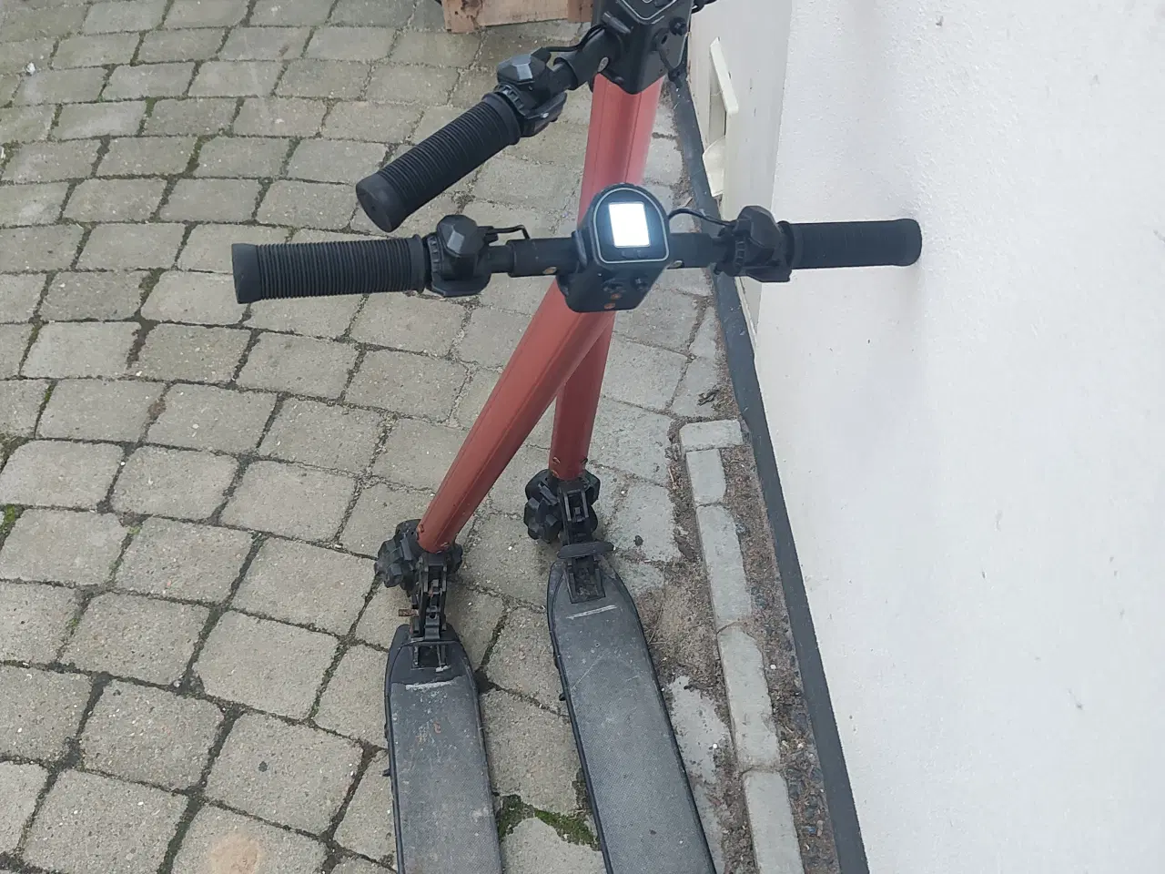 Billede 2 - 2 stk el løbehjul med nye batterier