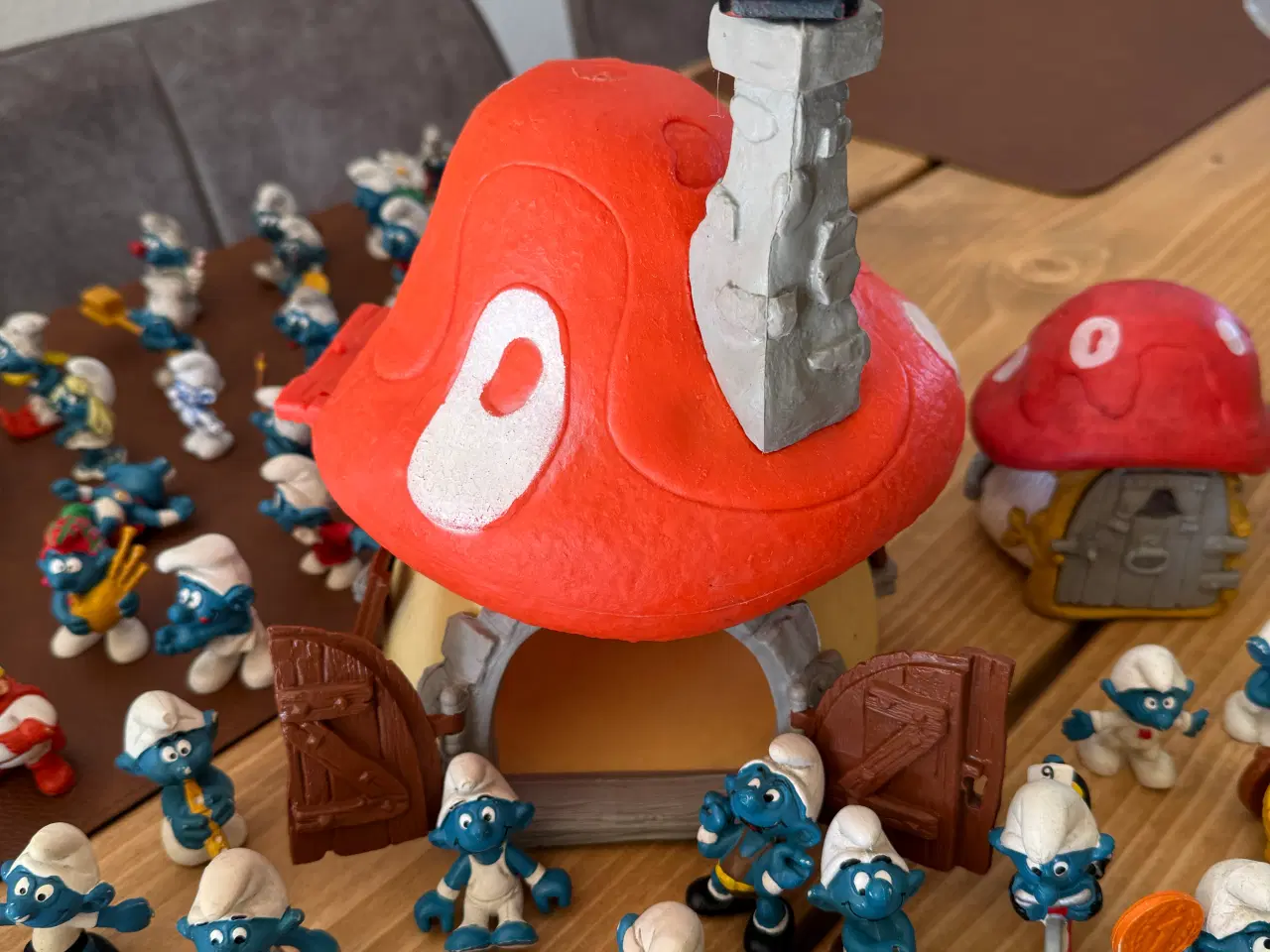 Billede 8 - Schleich Smølfeby med hundrede af figurer