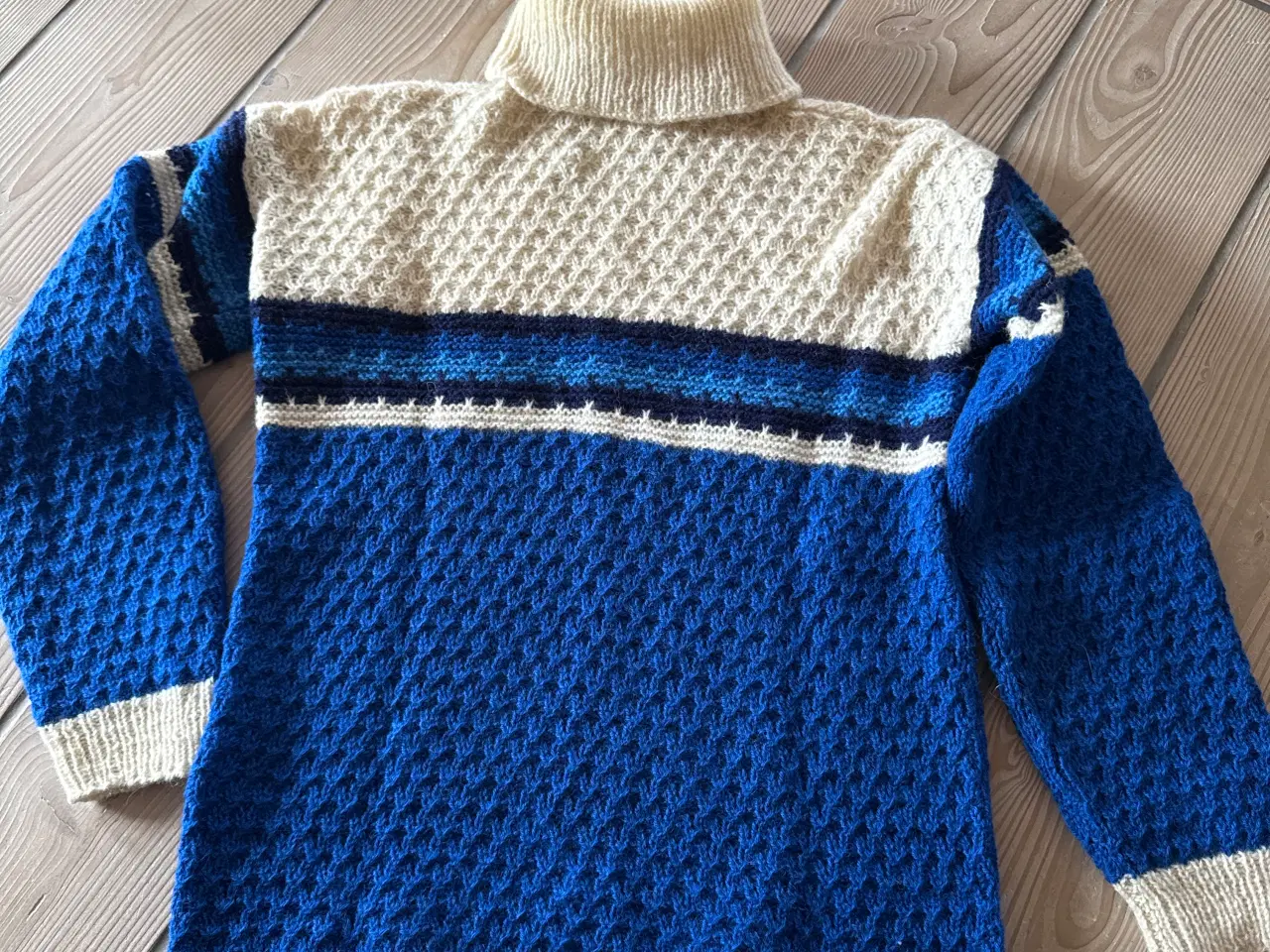 Billede 1 - Sweater i uld