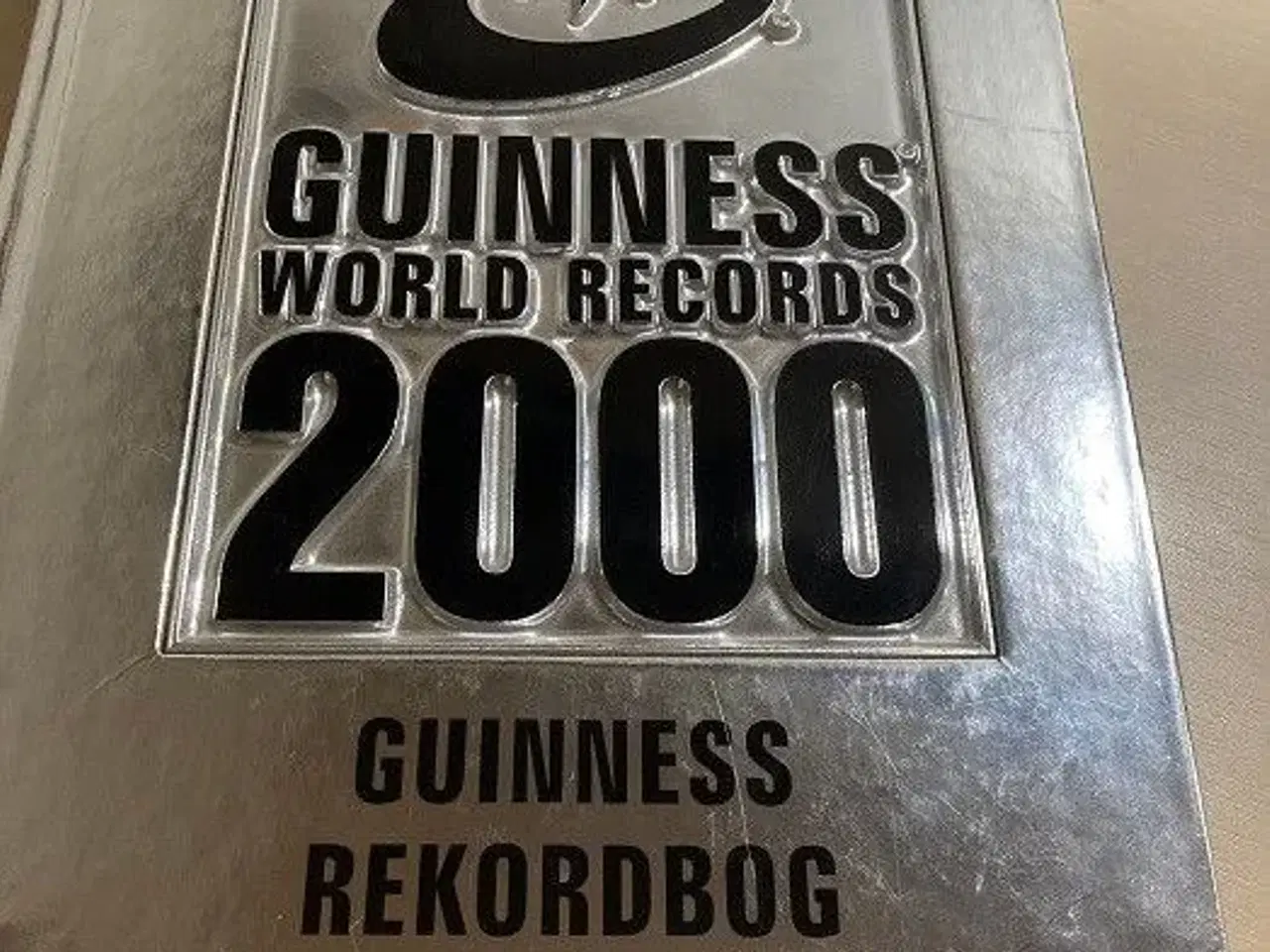 Billede 1 - Guinness Rekordbog Guinness World Records År 2000