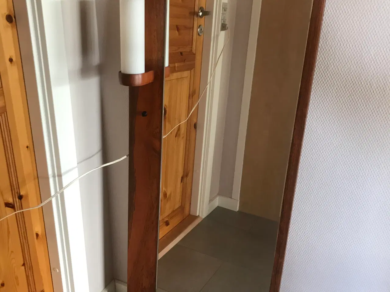 Billede 1 - Figurspejl palisander med lampet.