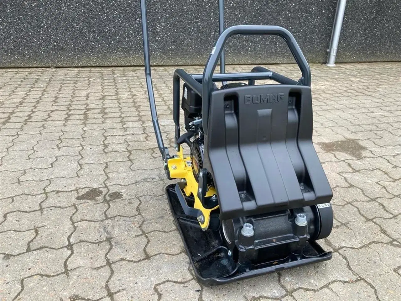 Billede 12 - Bomag BP 12/40 Kan udstyres med vandtank og spredebom