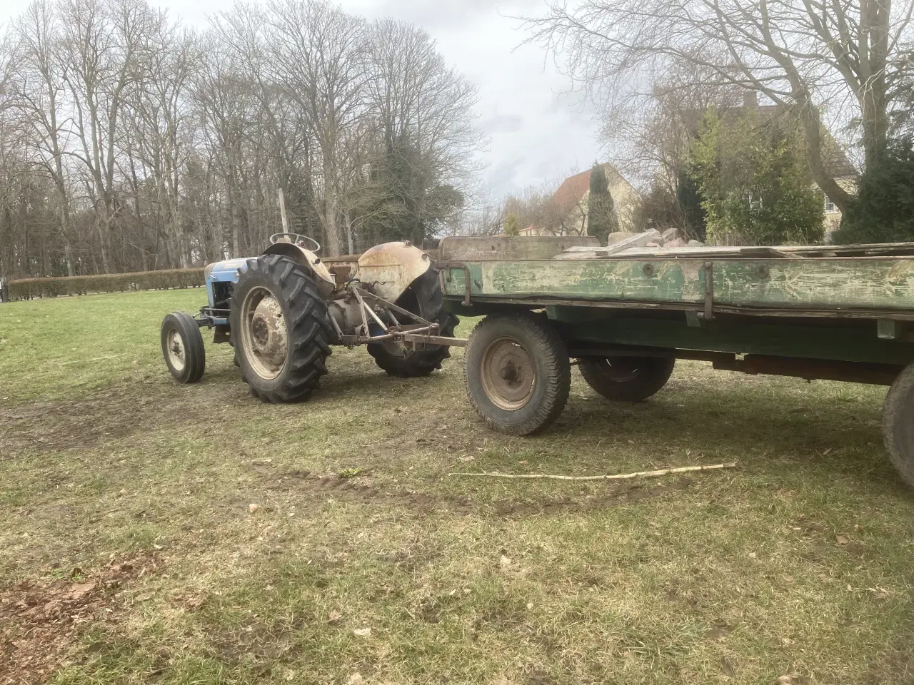 Billede 1 - 4 Hjulet gammel gummivogn