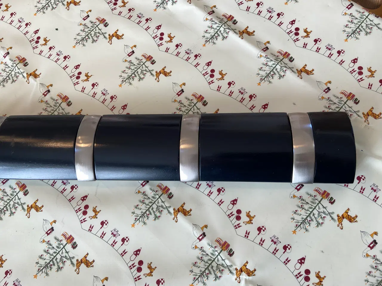 Billede 2 - Knagerække i sort med børstet stål