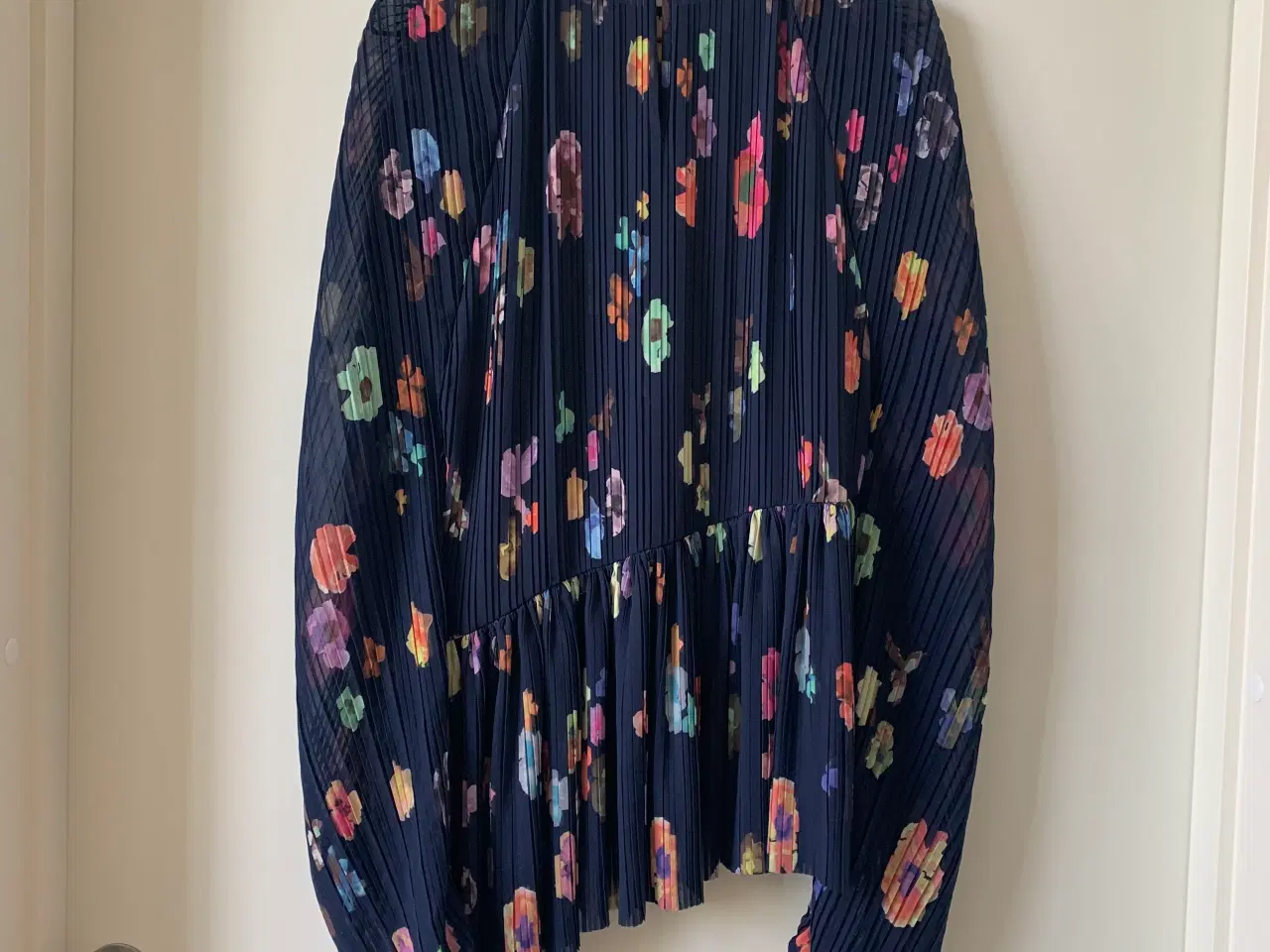 Billede 5 - Stine Goya plisseret bluse