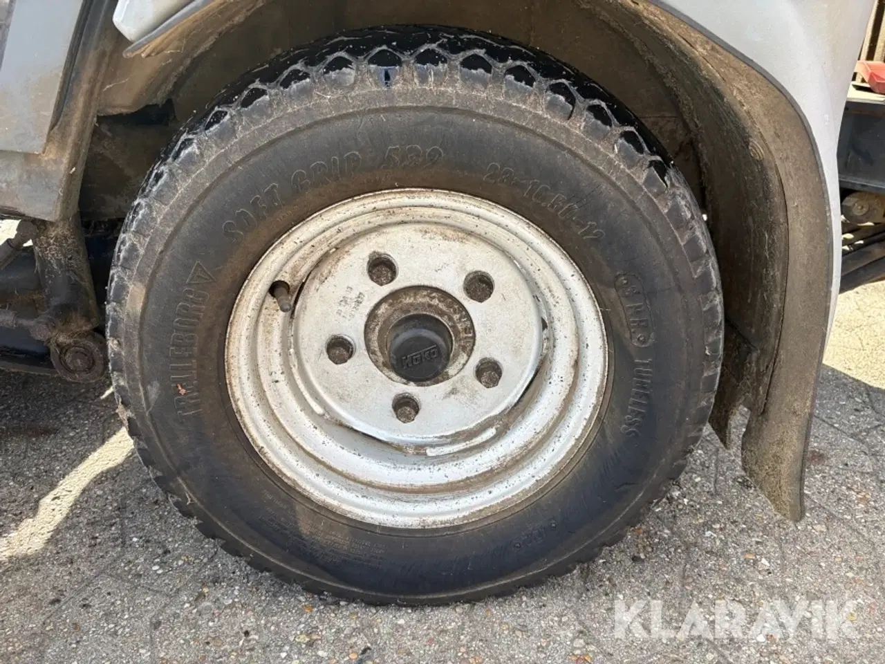 Billede 10 - Redskabsbærer Hako 1470 citymaster 600 med klipper og kost