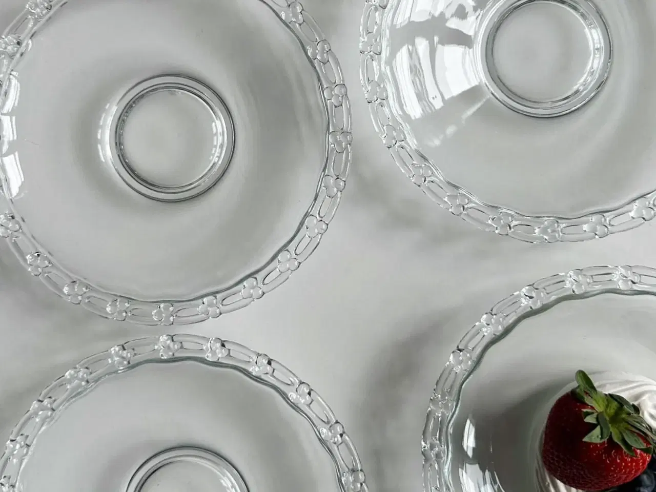 Billede 5 - Kagetallerkner, klart glas m gennembrudt kant, 6 stk samlet