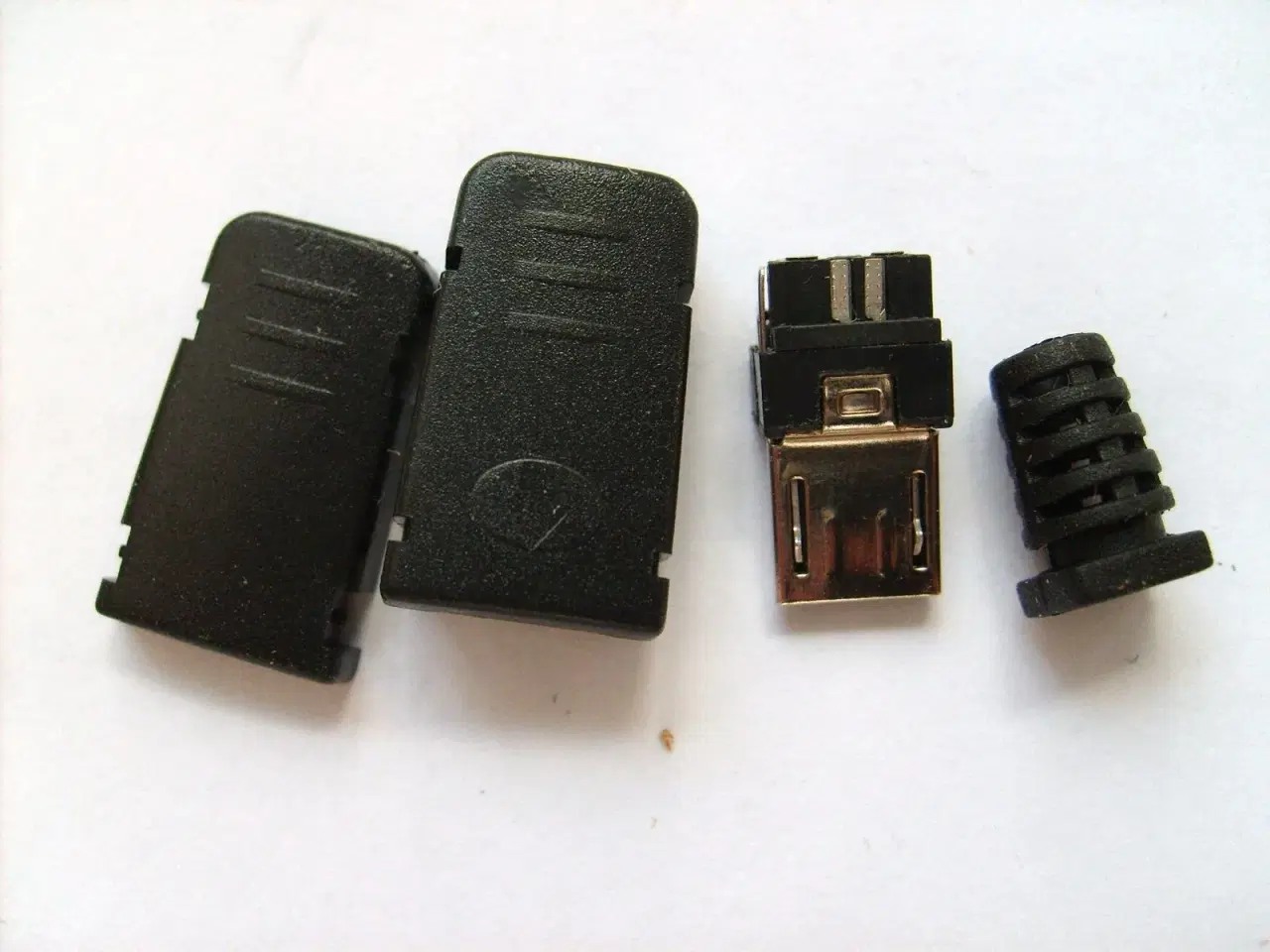 Billede 2 - Micro-USB han-stik type B med plastik hus og tylle