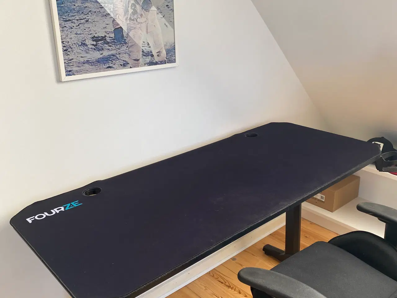 Billede 1 - Gamerstol og bord