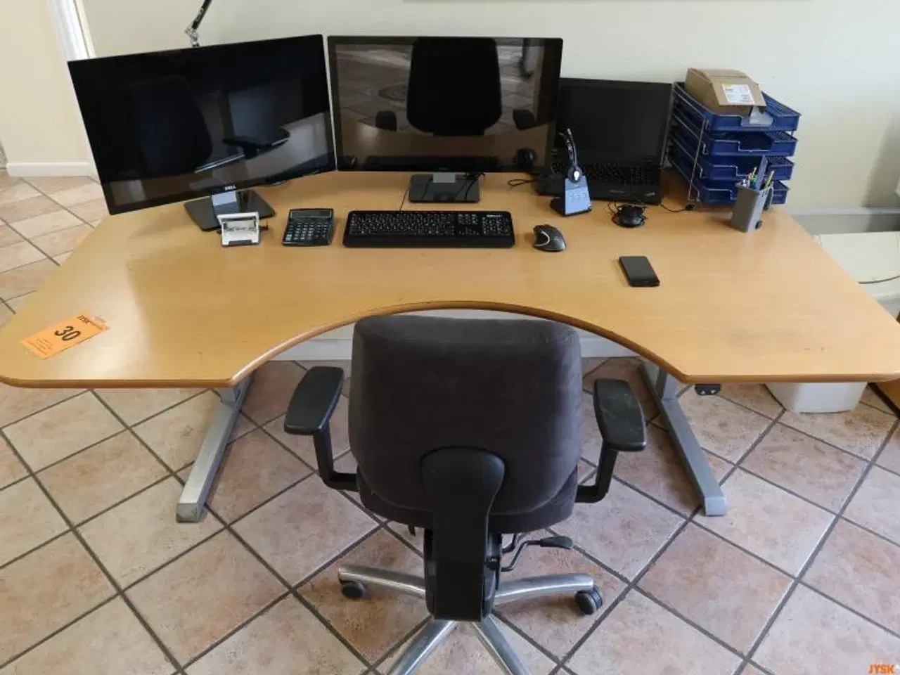 Billede 1 - KONTORSEKTION me