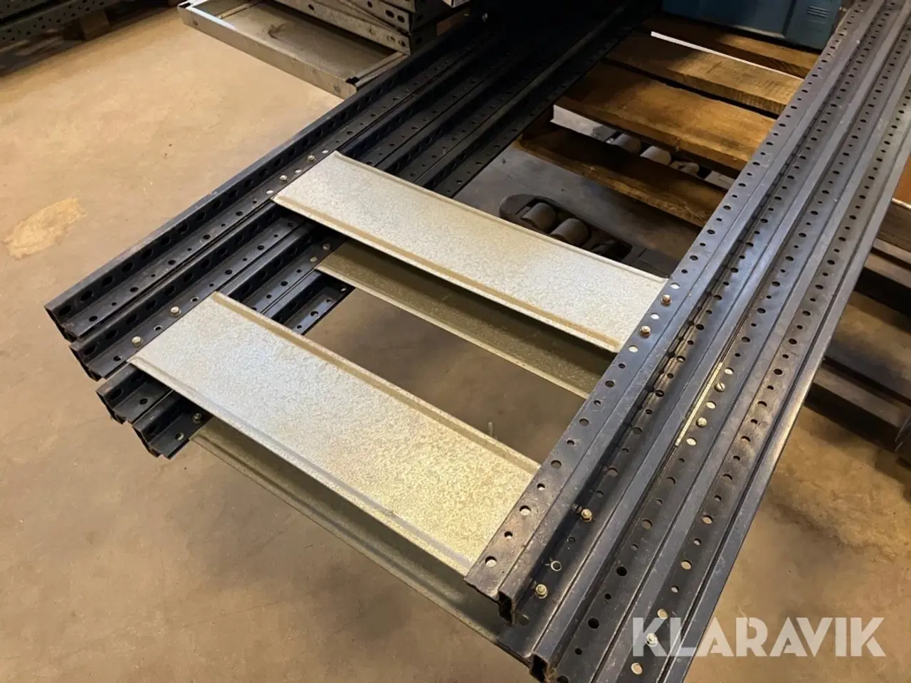 Billede 3 - Reol 4 stiger 14 hylder