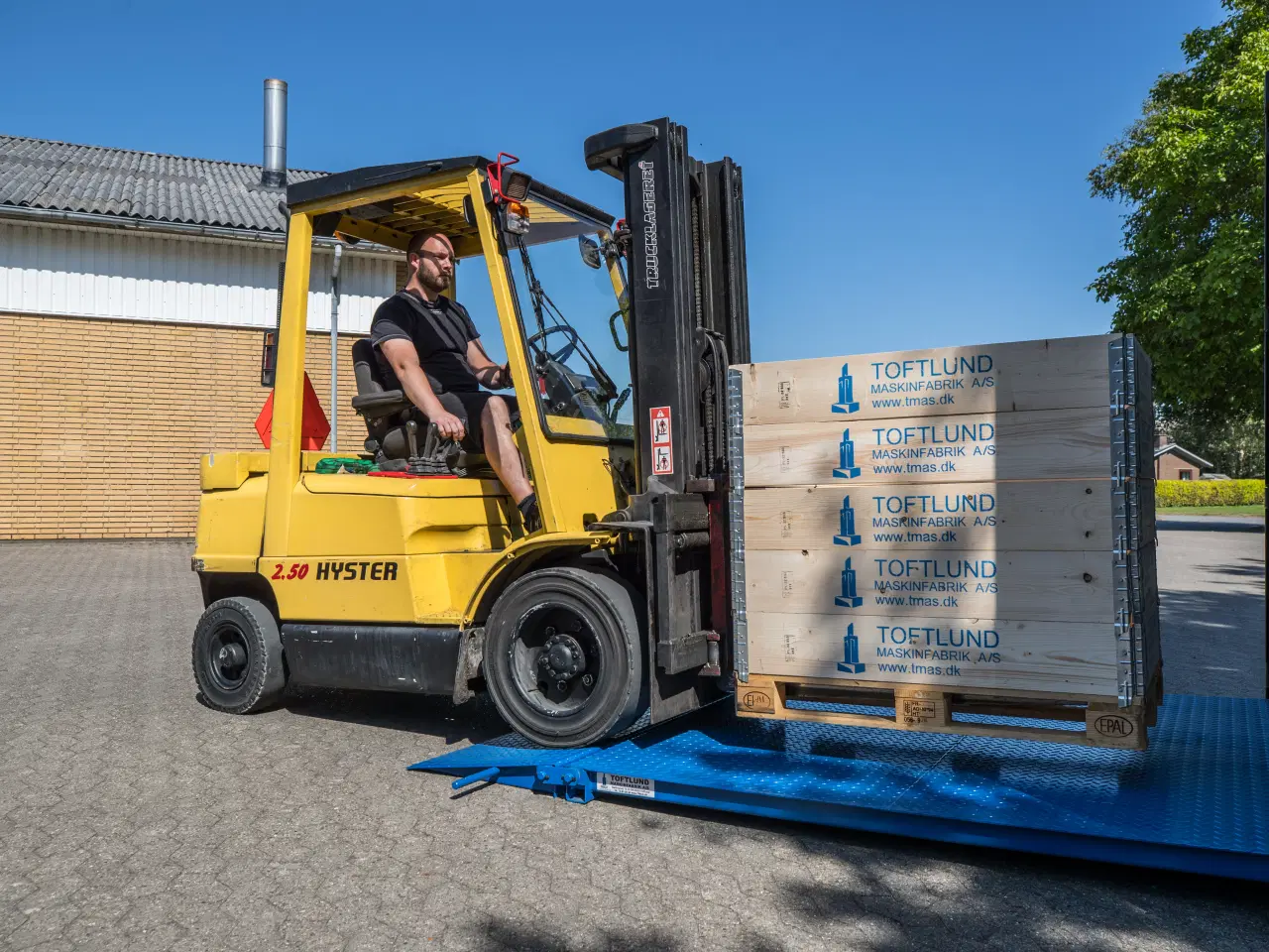 Billede 2 - Containerrampe for hurtig og nem af / pålæsning af