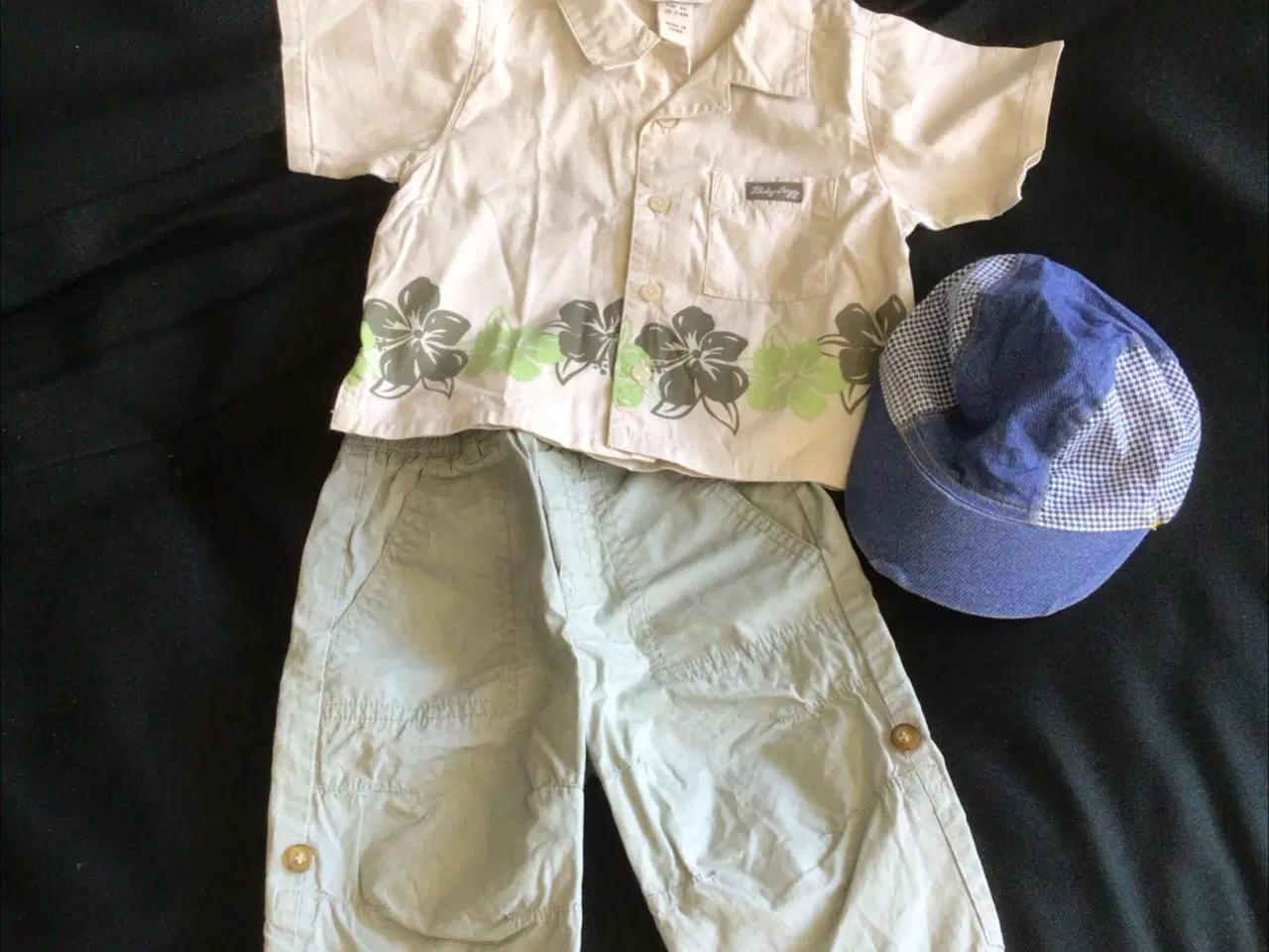 Billede 1 - Sommersæt. Skjorte,bukser og kasket i str.62