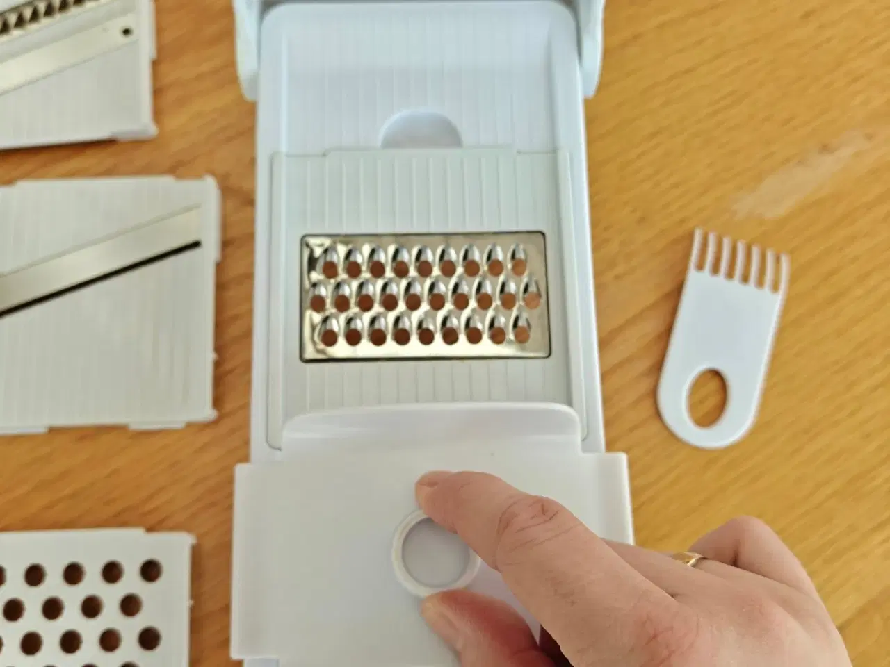 Billede 2 - Rivejern med opsamlinsbeholder