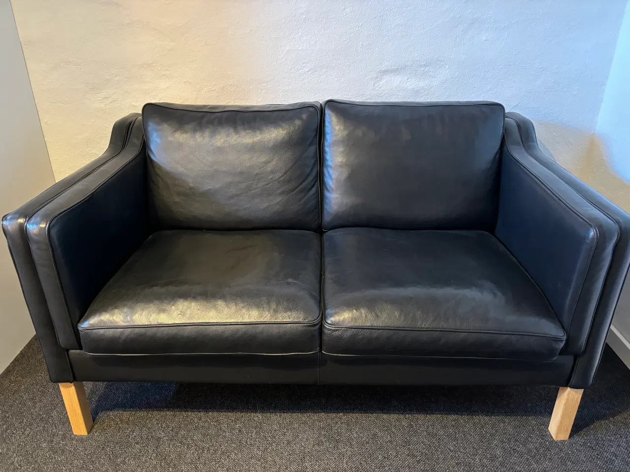 Billede 1 - Sort lædersofa, 2 Pers.