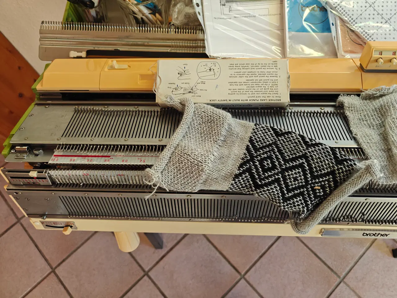 Billede 2 - Strikkemaskine brother 820