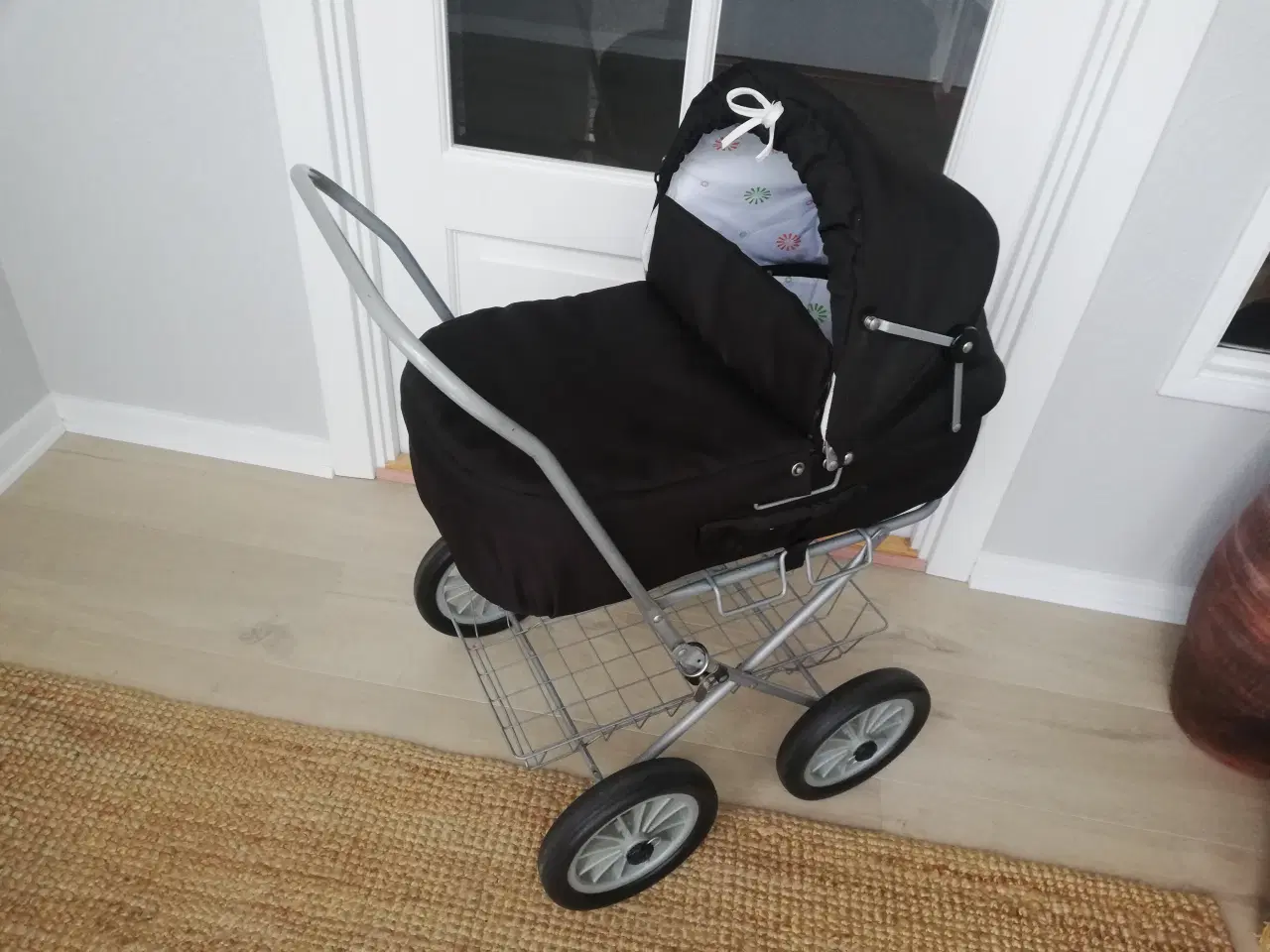 Billede 1 - Dukkevogn Brio sort