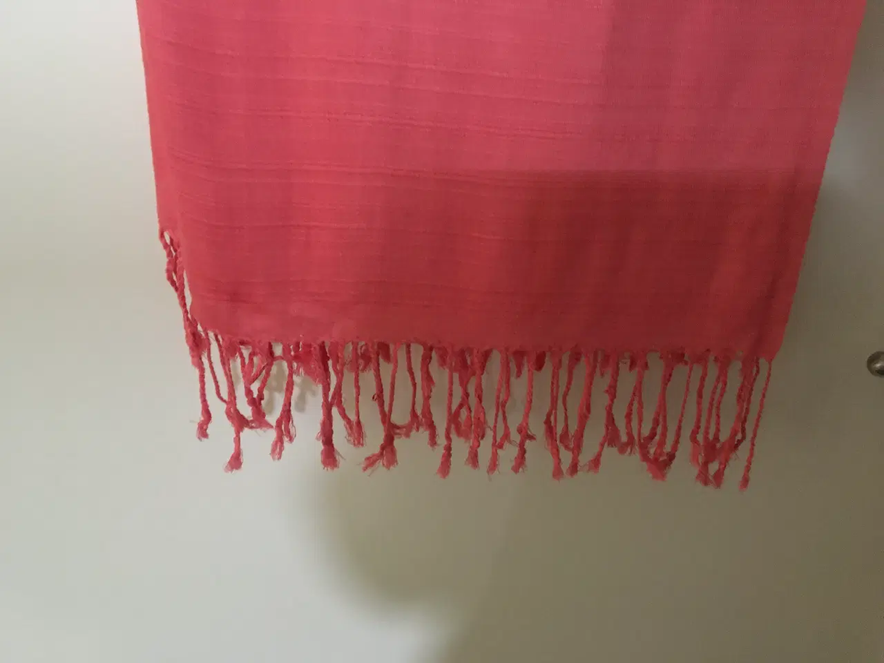 Billede 5 - Nyt og ubrugt silketørklæde i ferskenfarve