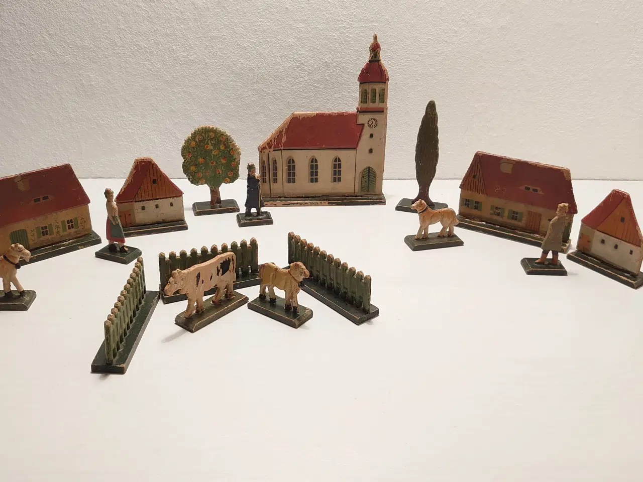 Billede 1 - Erzgebirge:Lille miniature landsby.19 dele.Ca.1920