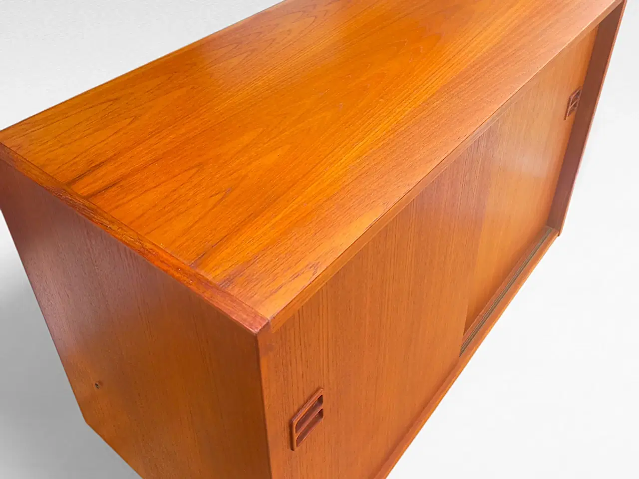 Billede 5 - Elegant teak skænk med skydelåger – Dansk Design f