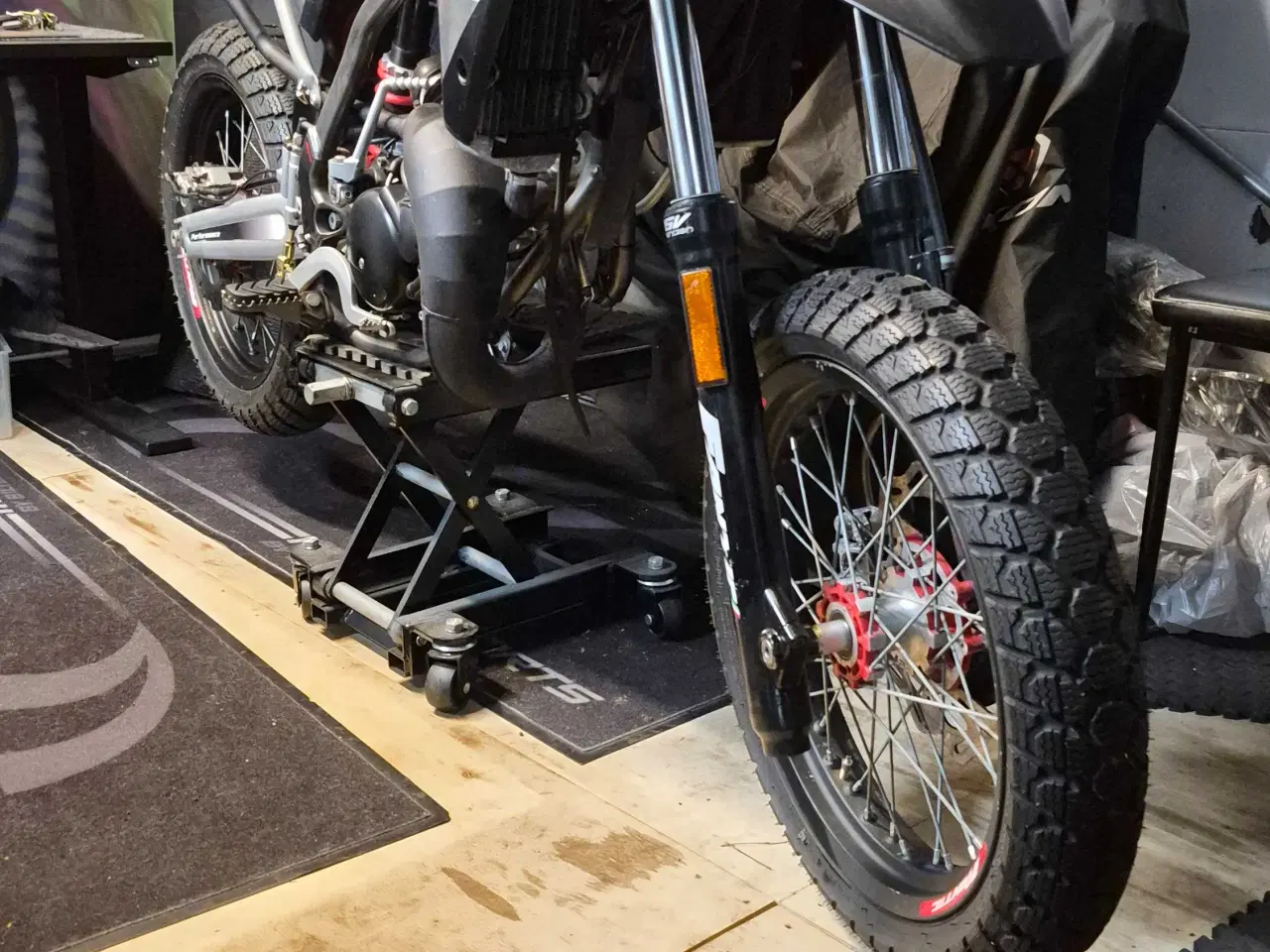 Billede 2 - Hvad skal min FANTIC MOTARD 45knallert KOSTE ??