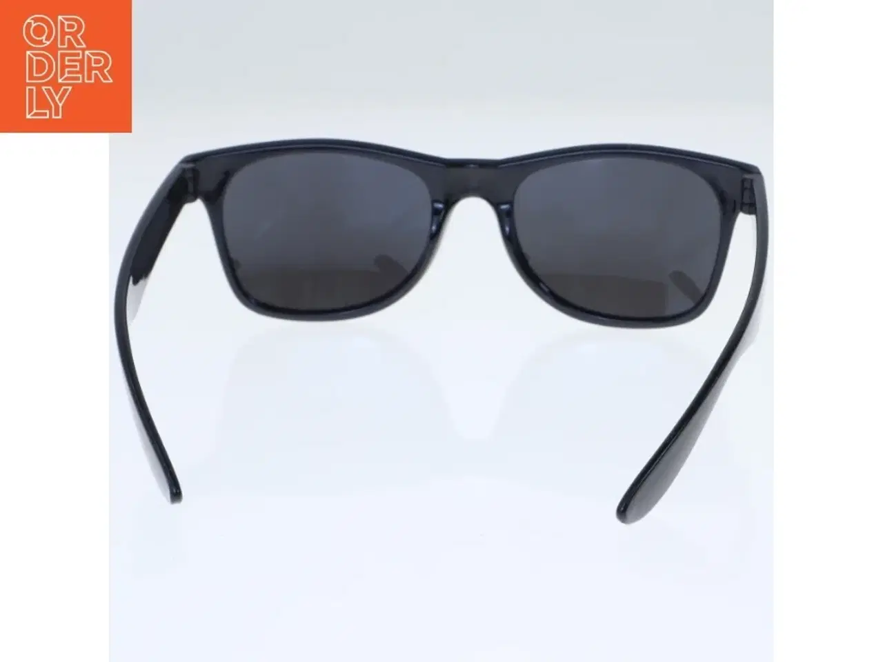 Billede 3 - Sorte solbriller (str. 15 cm)