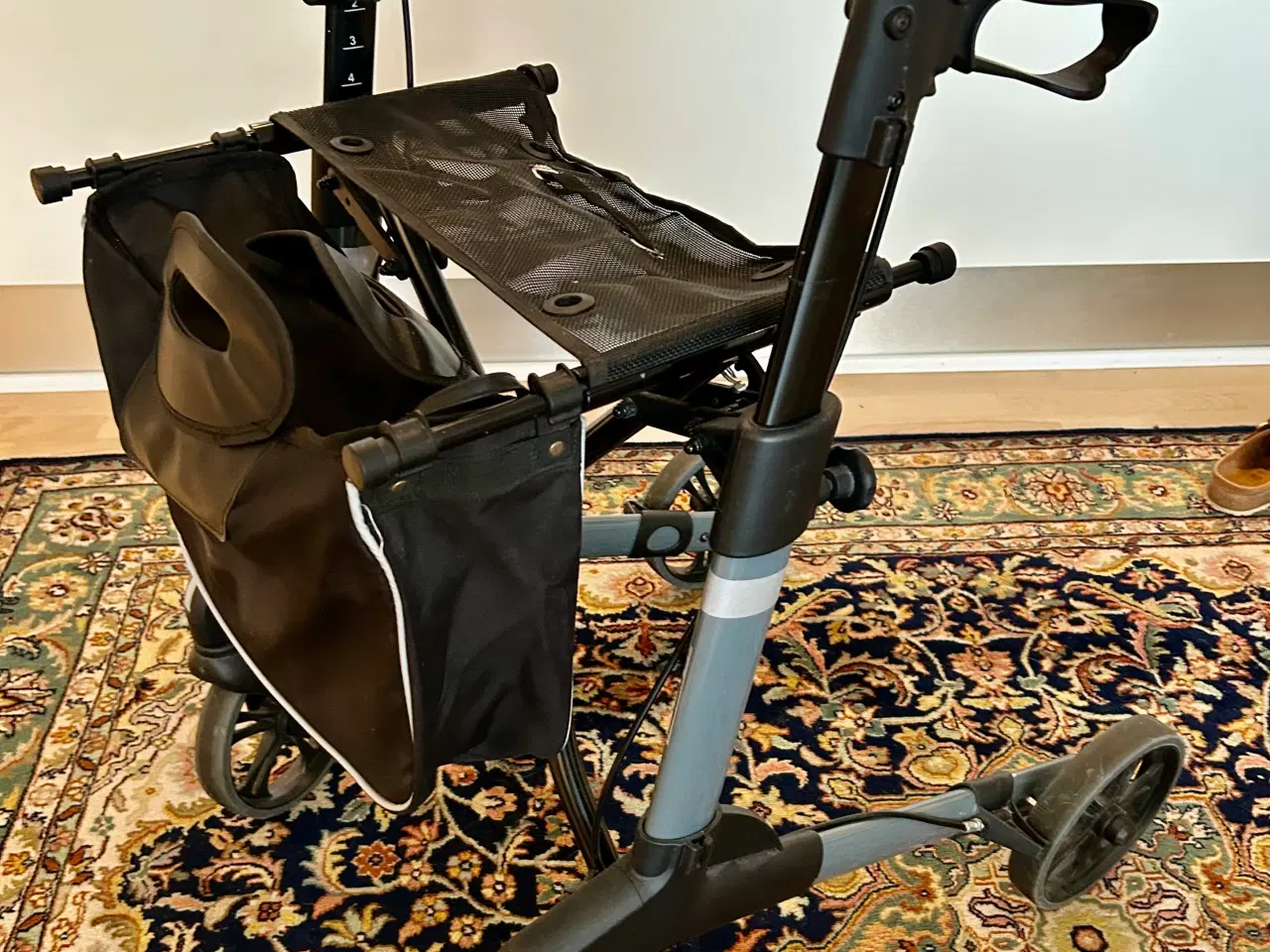 Billede 1 - Foldebar Rollator med taske