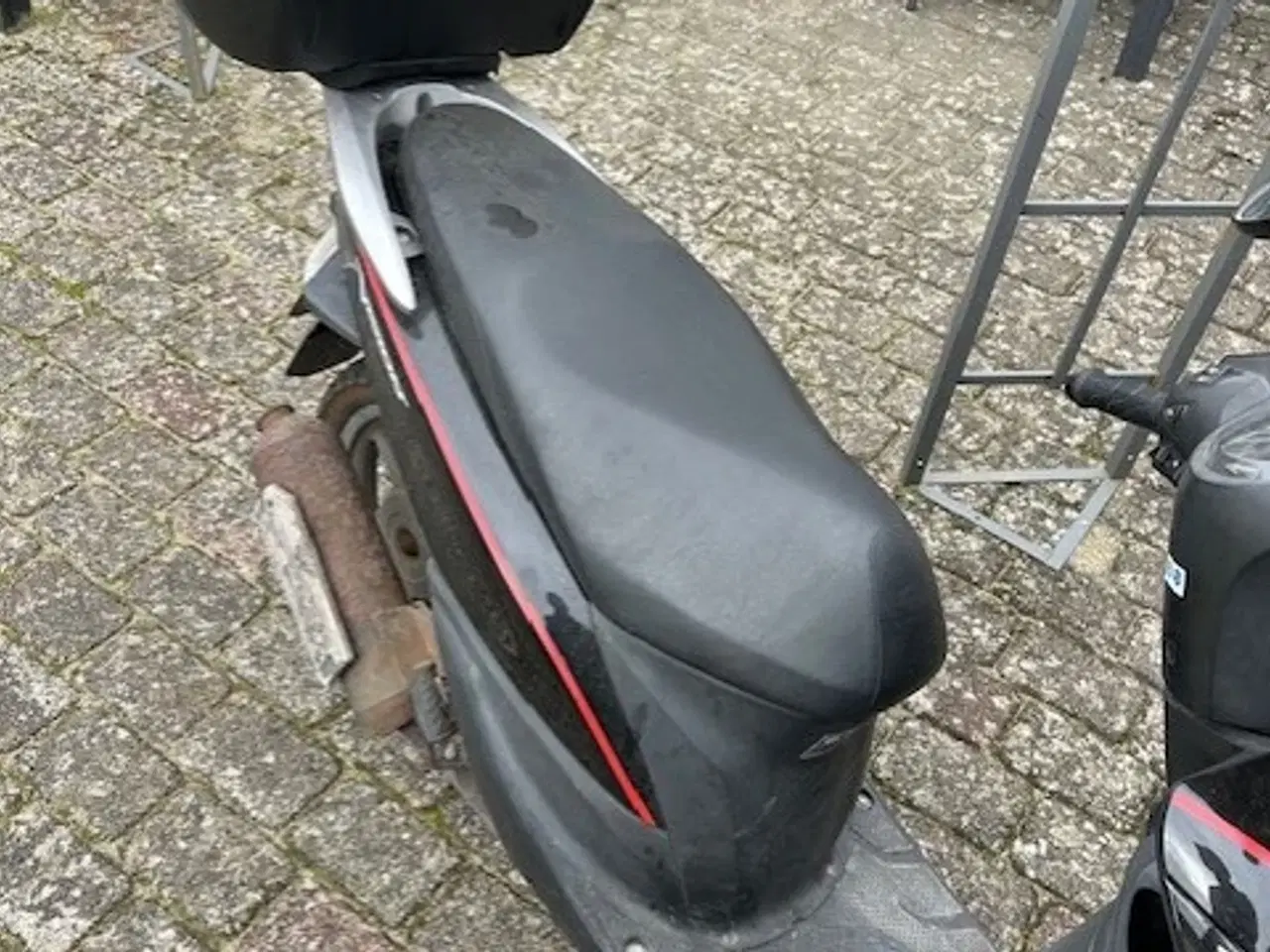 Billede 2 - Brugt men velholdt scooter, som starter hver gang.