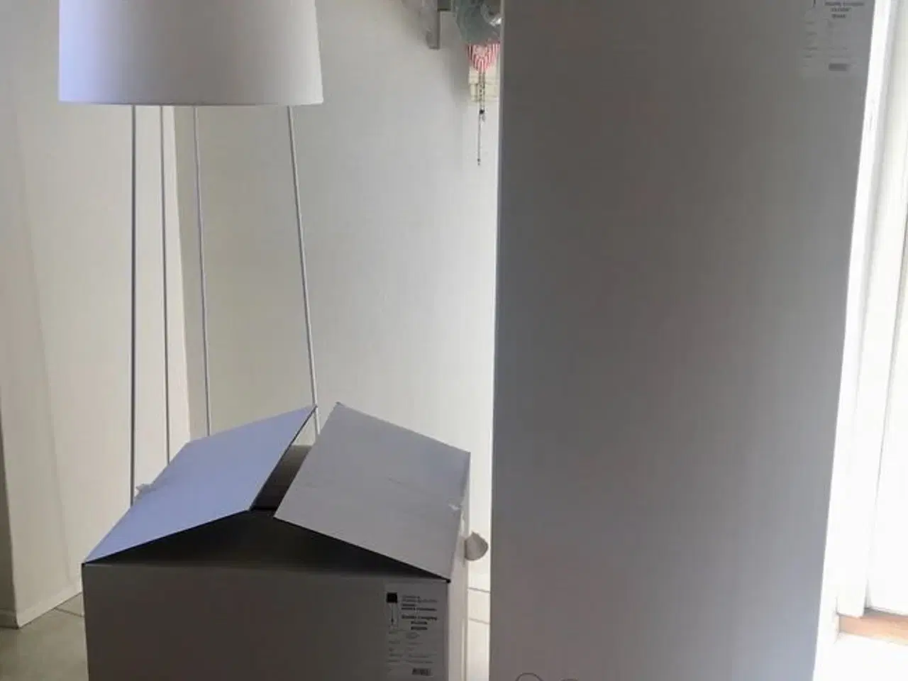 Billede 2 - HELT NY stor flot gulvlampe fra Frandsen lighting 