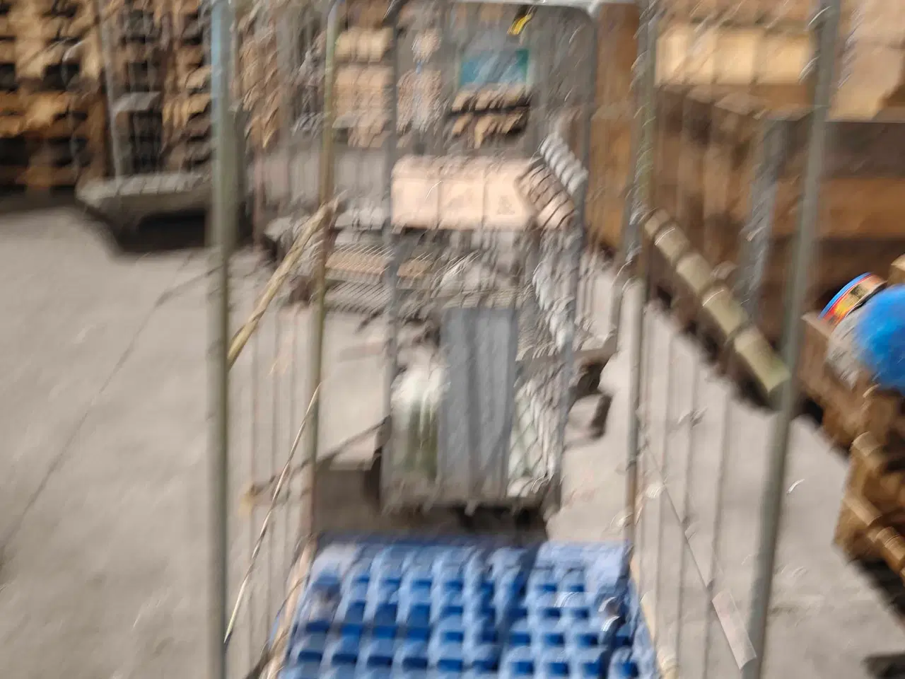 Billede 2 - Rullebur og reoler. 