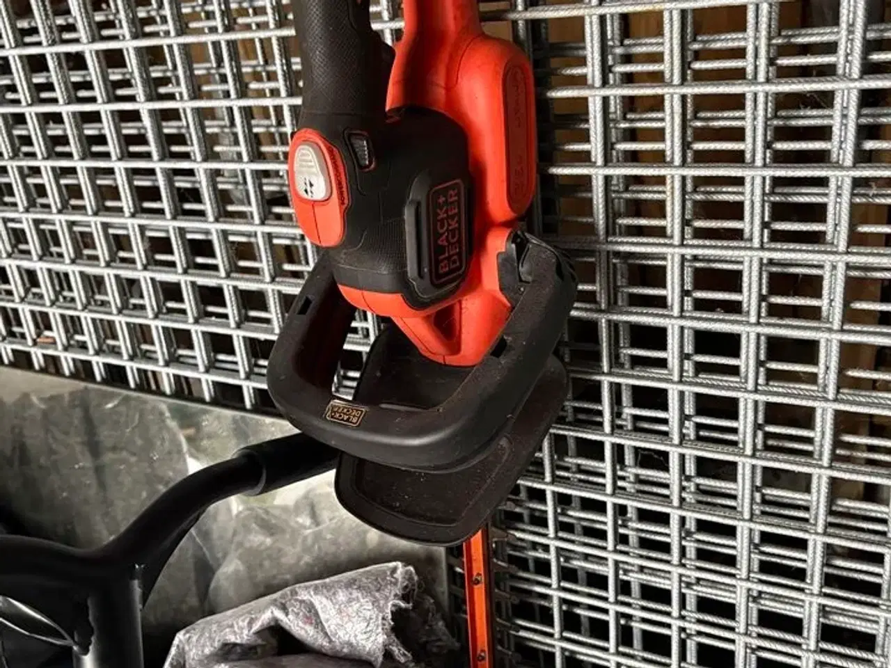 Billede 1 - Hækkeklipper BLACK & DECKER