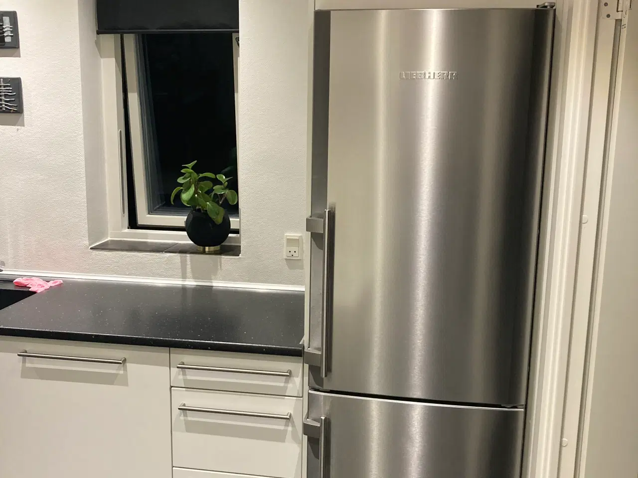 Billede 4 - Flot komplet køkken med Micro ovn og ovn og kølesk