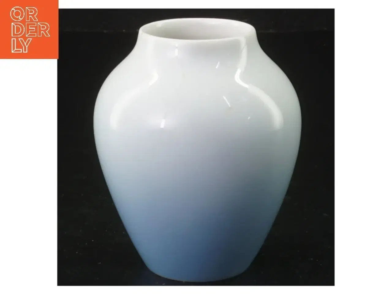 Billede 2 - Porcelænsvase med blomstermotiv fra Bing & Grøndahl (str. 8,5 cm)