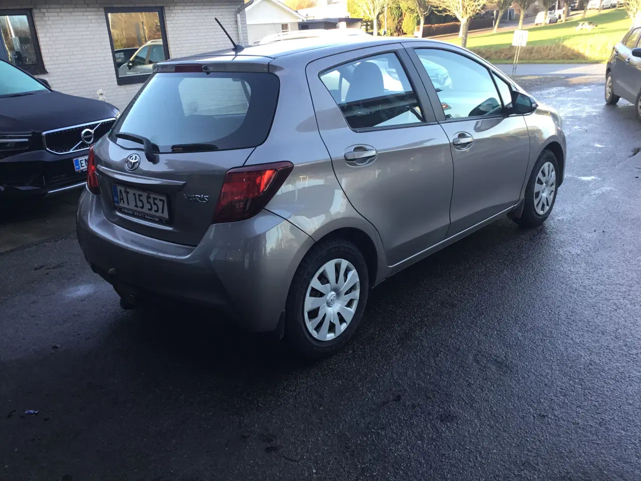 Billede 3 - Toyota yaris 1.3 vvt-i 1.ejer velholht bakkamera