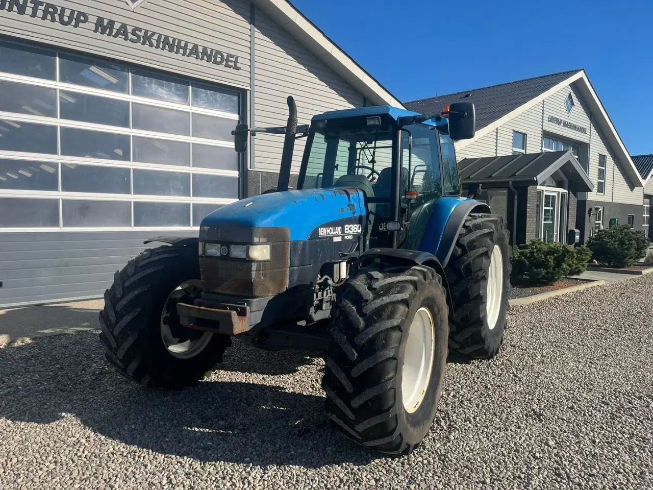 Billede 3 - New Holland 8360 med 4stk fabriksnye dæk til.  Super stærk traktor.