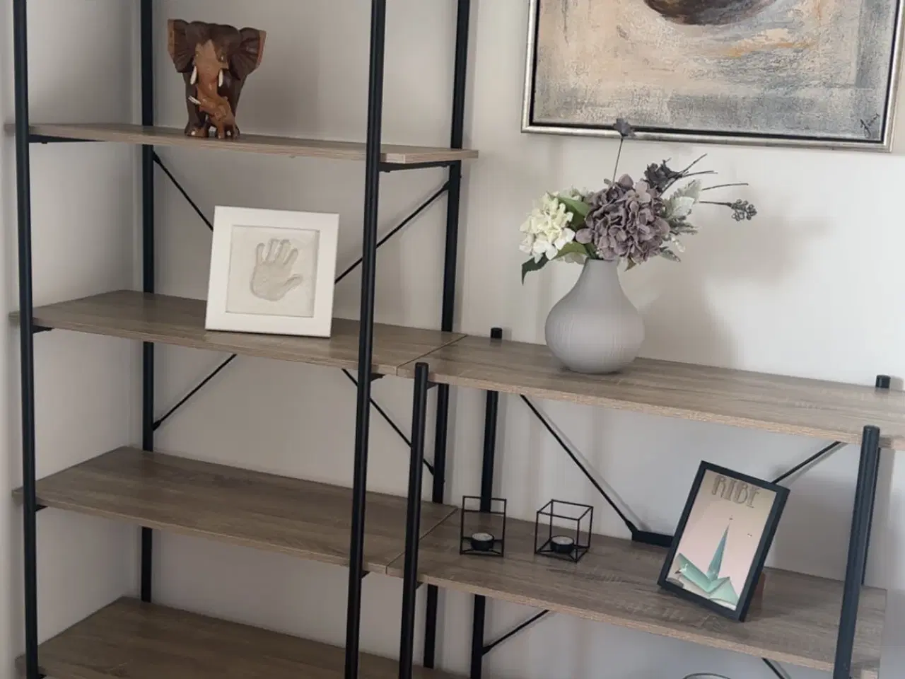 Billede 4 - Seng, reoler og skrivebord