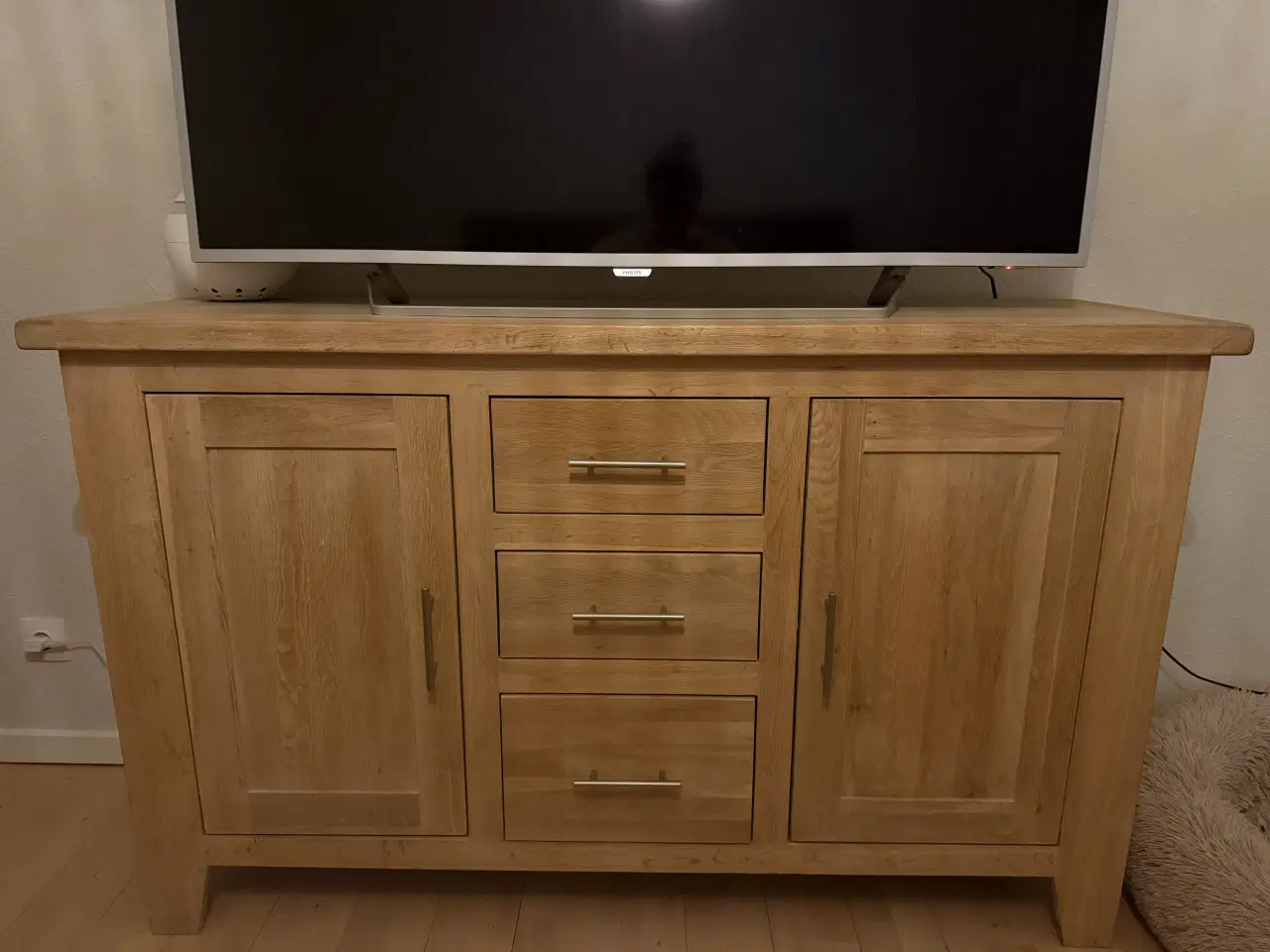 Billede 1 - Massiv egetræs skænk