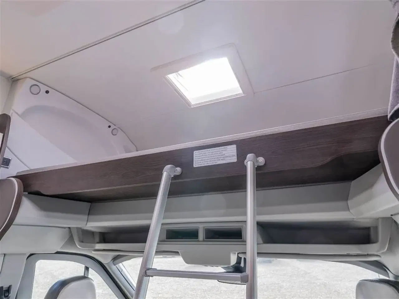 Billede 17 - 2023 - Benimar Sport 363 NK Ekstrem velholdt autocamper til familien