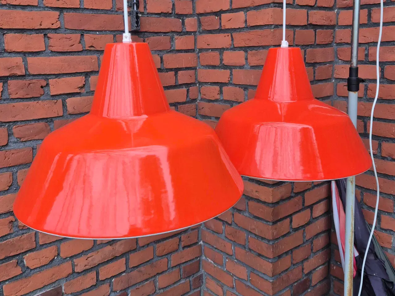 Billede 2 - Smukke værkstedspendler i rødorange emalje