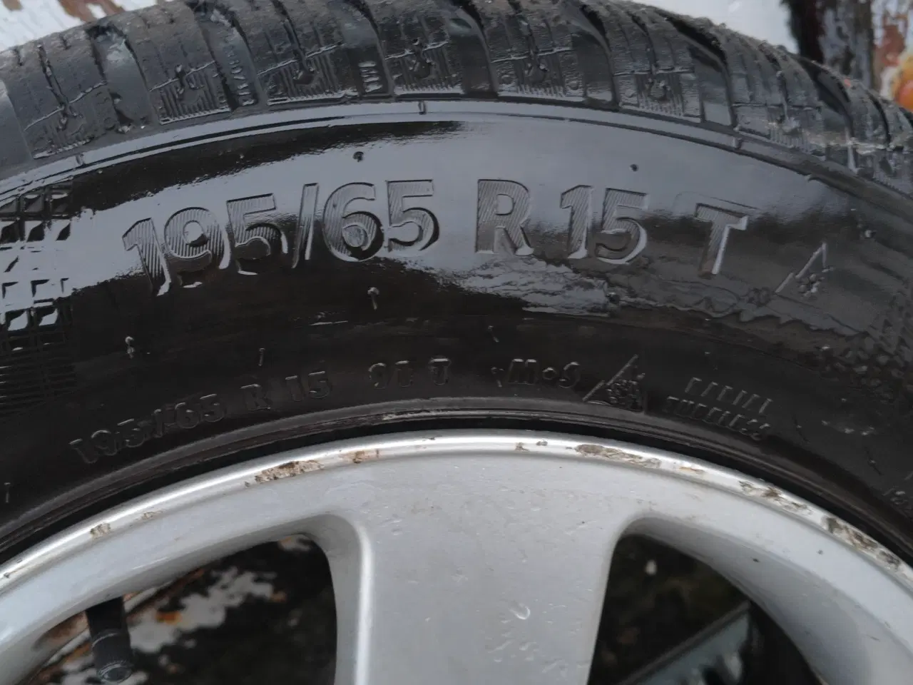 Billede 3 - Vinterdæk med fælger 195/65R 15 ET40 Næsten ny dæk