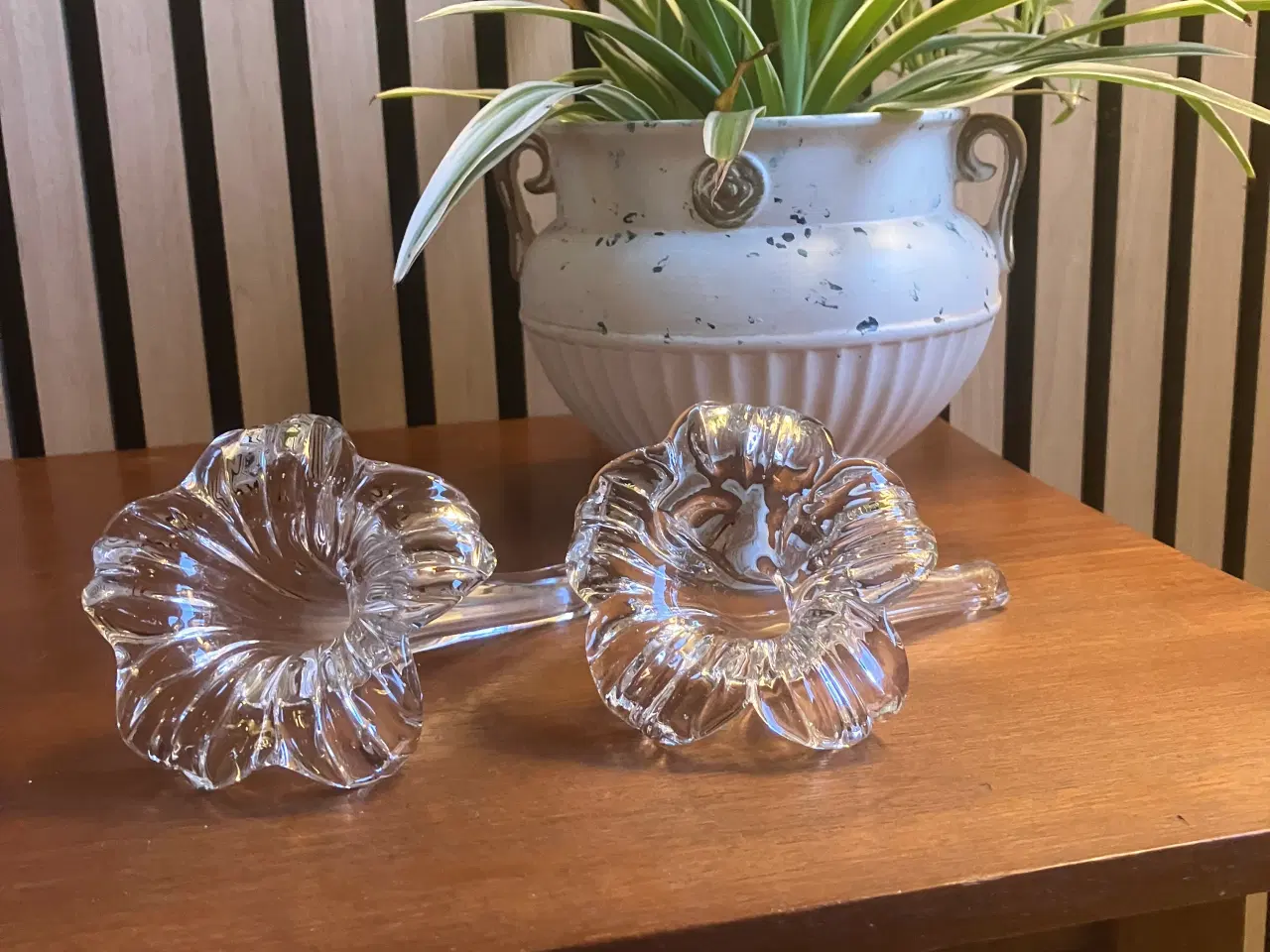 Billede 1 - Gamle  liggende liljevaser i klart glas