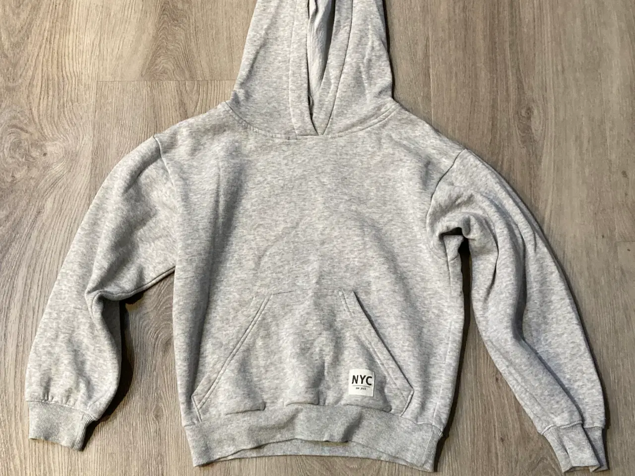 Billede 1 - Grå hoodie str. 134/140