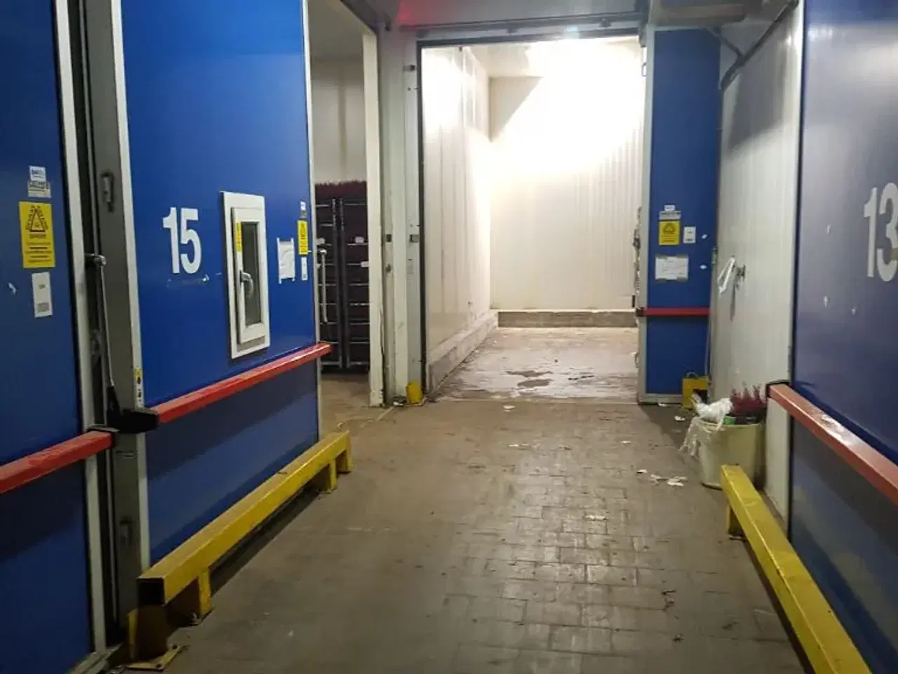 Billede 3 - Store lette alu porte til køle/lagerrum