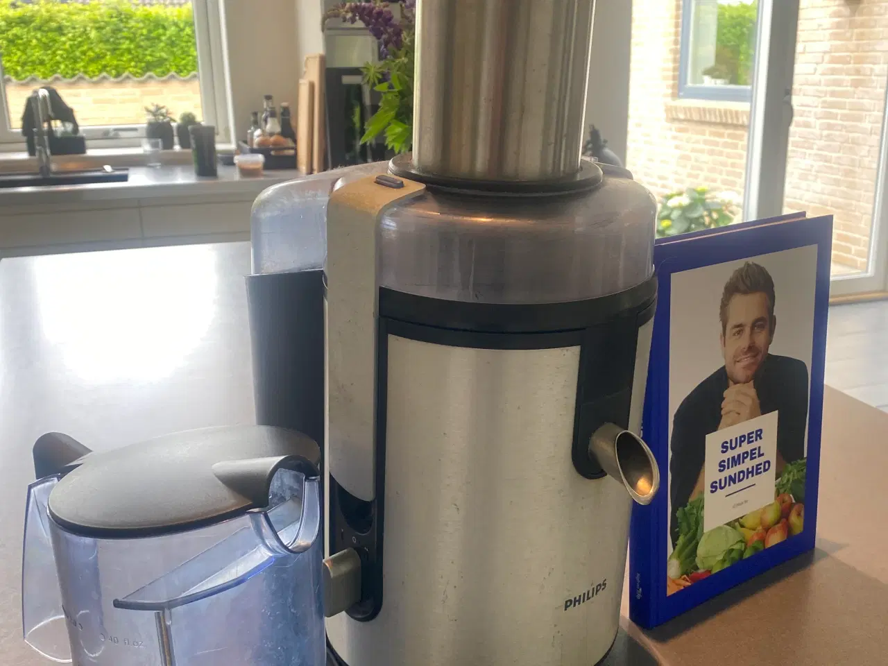 Billede 1 - Juicemaskine Philips & juicebog af Mads Bo