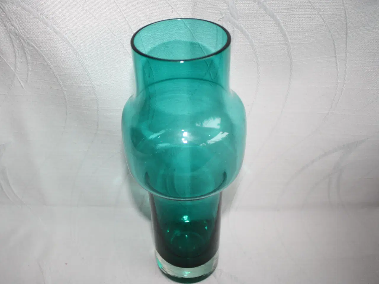 Billede 2 - Vase af grønt glas