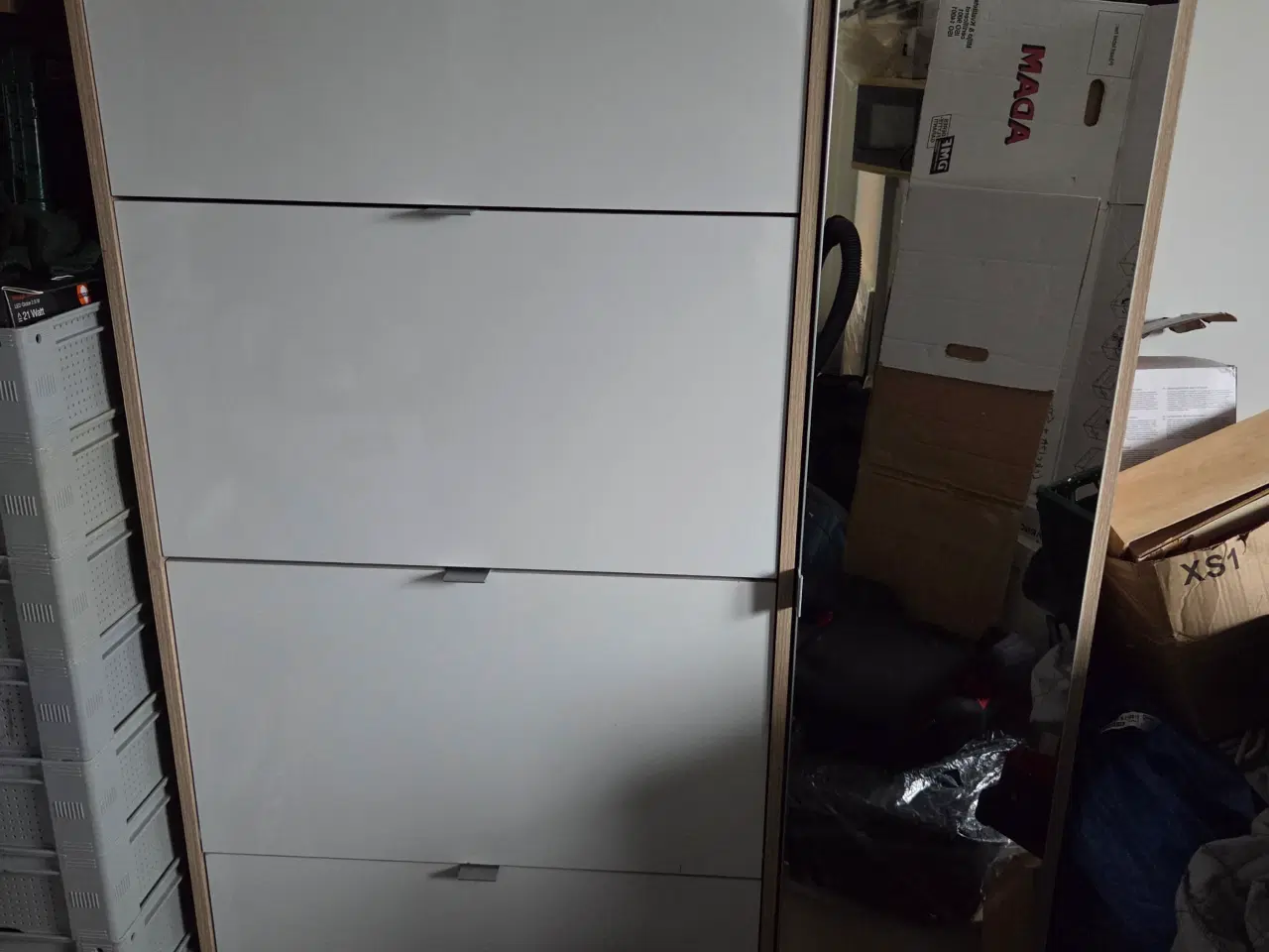 Billede 1 - Rummelig skoskab med spejl og plads til 24 par sko