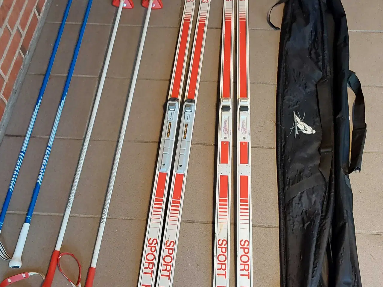 Billede 1 - 2 par langrend ski med stave og opbevarngspose