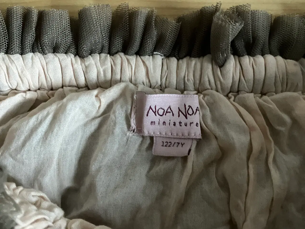 Billede 2 - Grå tyl nederdel fra Noa Noa, str. 122